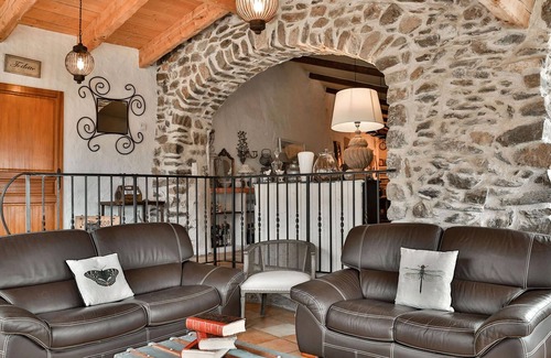Saint-Fortunat-sur-Eyrieux Maison | Enjoy a magnificent mountain panorama in this luxury vacation home with pool and sauna.