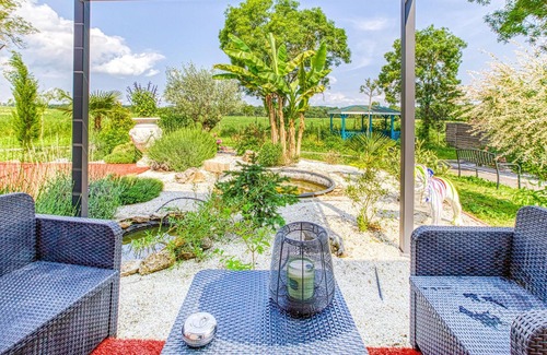 Septfonds Maison | Enjoy a relaxing and pleasant vacation in this tasteful and individual apartment.