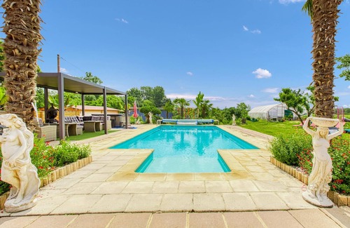 Septfonds Maison | Enjoy a relaxing and pleasant vacation in this tasteful and individual vacation apartment.