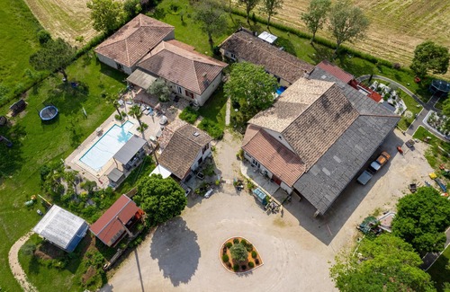 Septfonds Maison | Enjoy a relaxing and pleasant vacation in this tasteful and individual apartment.