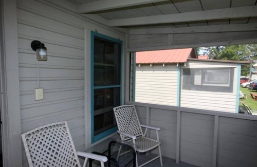 Inlet Cottage | Enjoy a Relaxing Couples Getaway and Lakes View at Stievater's Lakeside Cottages
