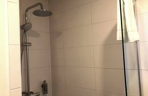 Velsen-Zuid Hôtel | Enjoy a Relaxing Stay with Free Parking, Scenic Views, and On-Site Dining