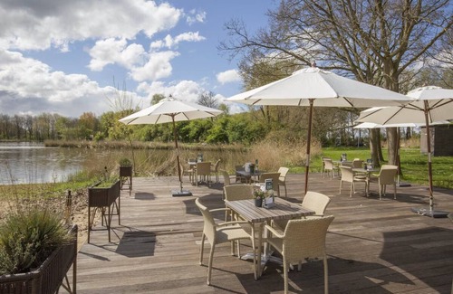 Velsen-Zuid Hôtel | Enjoy a Relaxing Stay with Free Parking, Scenic Views, and On-Site Dining