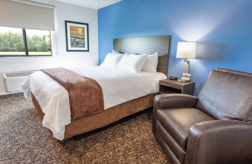 East Moline Hôtel | Enjoy a Relaxing Stay Close to Scenic Trails w/Modern Amenities