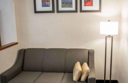 Far Southwest Maison | Enjoy a spacious stay near downtown Portland!!