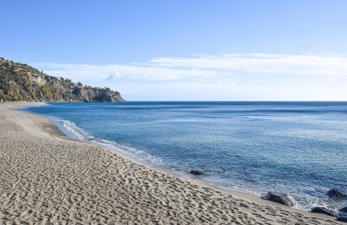 Reggio Calabria Maison | Enjoy a wonderful stay in this semi-detached house in Galana.