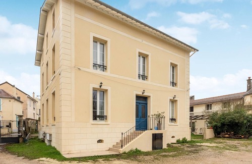 Esbly Appartement | Enjoy a wonderful vacation in this modern vacation apartment.
