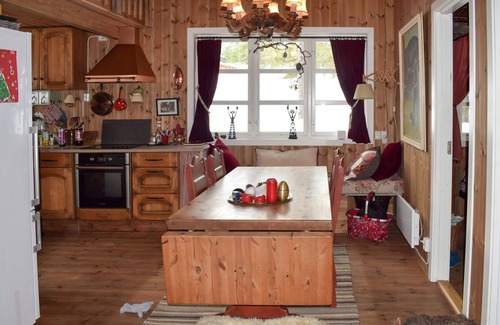 Lardal Municipality Maison | Enjoy an active vacation on Omholtfjell in this cozy cabin.