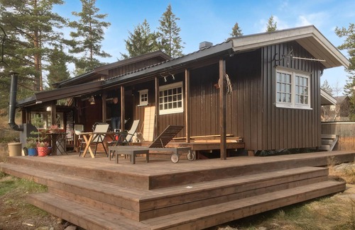 Lardal Municipality Maison | Enjoy an active vacation on Omholtfjell in this cozy cabin.