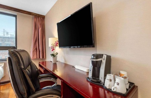 Greenwood Maison | Enjoy an indulgent stay with free coffee and a free daily newspaper!