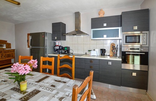 Giuncaggio Maison | Enjoy an unforgettable time in this homely vacation home with pool and landscape panorama.