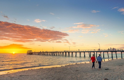 Henley Beach Maison | Enjoy beachside vibes at beautiful Henley Beach!