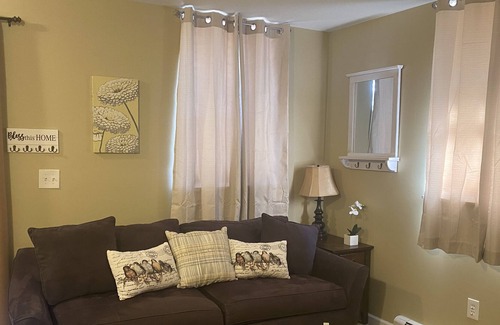 Fishkill Appartement | Enjoy Beacon with a touch of the country!