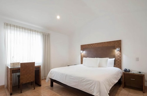 San Jose Hôtel | Enjoy Bird-Watching at Parque España! Spacious Unit, Pet-friendly & FREE Parking