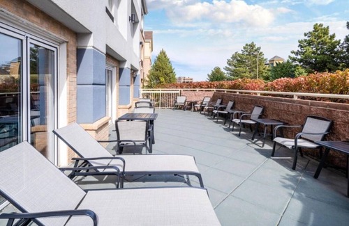 Aurora Maison | Enjoy Denver from our Aurora hotel