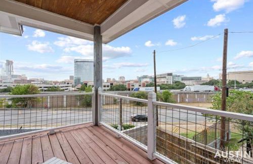 Swede Hill Maison | Enjoy DT In A Newly Renovated Home Covered Patio