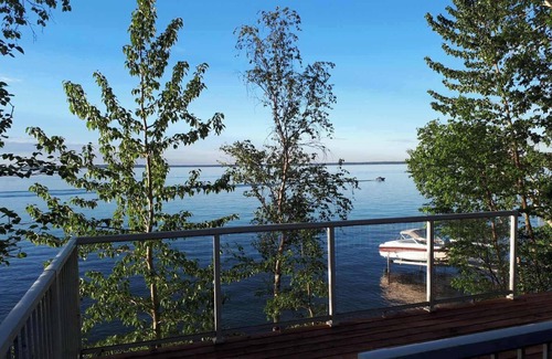 Westerose Cabine | Waterfront cabin at Pigeon Lake, minutes away from Village at Pigeon Lake