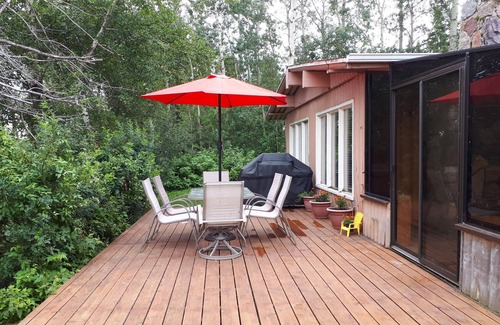 Westerose Cabine | Waterfront cabin at Pigeon Lake, minutes away from Village at Pigeon Lake