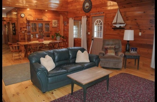 Gilmanton IW Maison | Enjoy lakefront life. Sleeps 12+. Gorgeous sunsets year-round on Crystal Lake