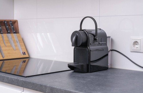 Lieren Maison | Luxury Cannenburch with Hot Tub. Enjoy a hot tub, cozy outdoor space, and fully equipped kitchen.