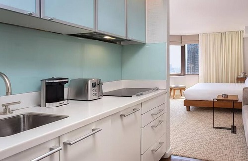 Midtown East Station Balnéaire | Enjoy New York Fashion Week "NYFW" from this Manhattan Resort Near Times Square!