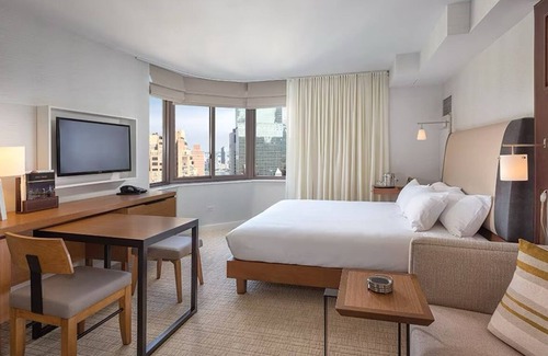 Midtown East Station Balnéaire | Enjoy New York Fashion Week "NYFW" from this Manhattan Resort Near Times Square!