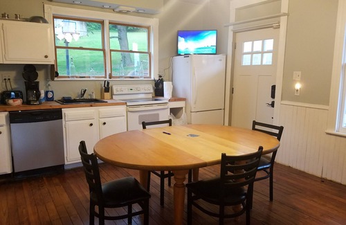 Gowen City Maison | Profitez de notre grande ferme victorienne, montez sur l'AOAA ou visitez Knoebels à quelques minutes