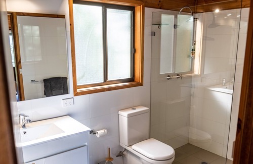 Kangaroo Valley Cabine | Enjoy outstanding views from this one bedroom cabin