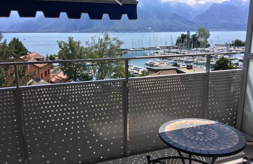 Montreux Appartement | Enjoy panoramic views close to all via lakeside walk or bus next door !