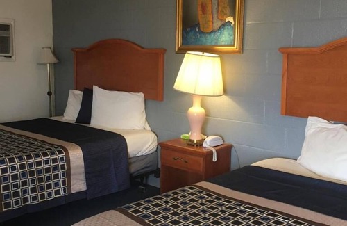 Fairview Hôtel | Enjoy Pleasant Stay in Knights Inn Fairview! 2 Comfortable Units, Pets Allowed