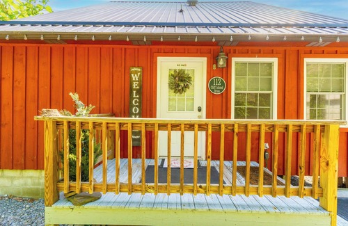 Bellepoint Cottage | Enjoy Relaxing at Riverfront Property 4 miles from Sandstone Falls!