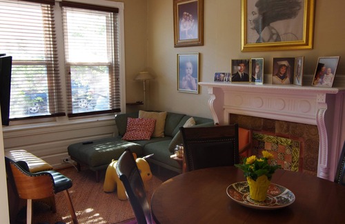 West Philadelphia Maison | Lovely, petite maison de rangée Philly avec tous les fixes