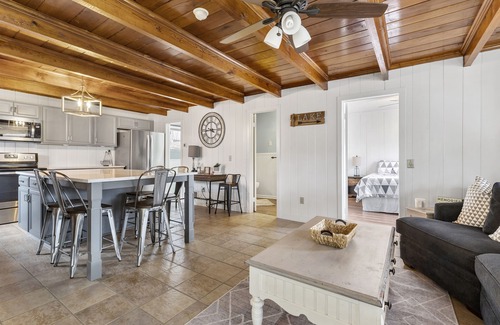 Pulaski Maison | Enjoy stunning lakefront views at our modern vacation home on Claytor Lake in Pulaski, VA
