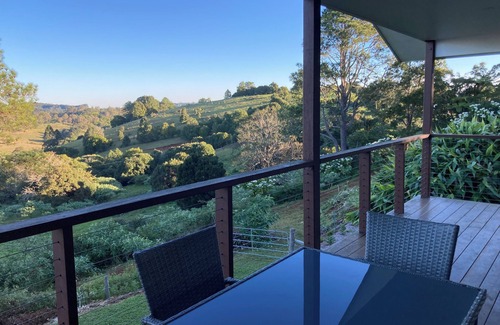 Wootha Maison | Enjoy stunning views of the Glasshouse Mountains and the rolling countryside