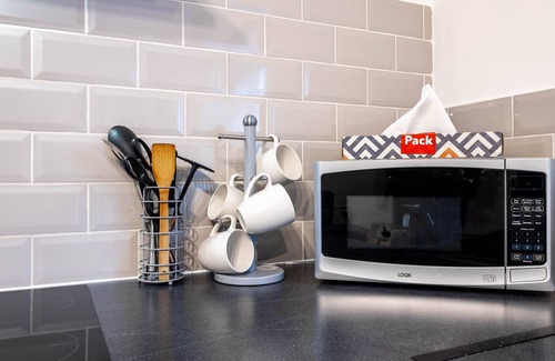 Chadwell Appartement | Enjoy Summer Holiday @ Fully Equipped 1BR Apt