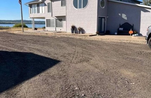 Peoria Heights Maison | Enjoy Sunsets in a enclosed Jacuzzi in any weather!