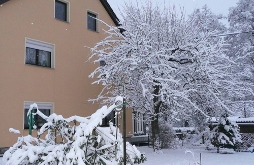 Bobritzsch-Hilbersdorf Appartement | Profitez de la tranquillité rurale dans la cour König
