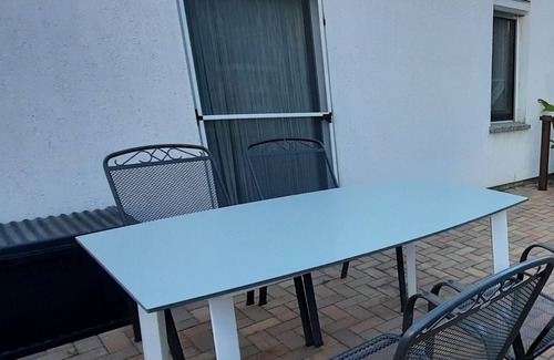 Bobritzsch-Hilbersdorf Appartement | Profitez de la tranquillité rurale dans la cour König