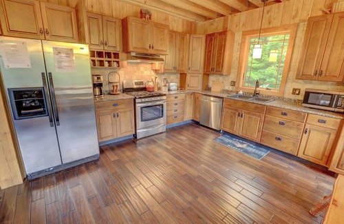 Ellicottville Chalet De Ski | Enjoy the breathtaking sites of Ellicottville, N.Y in this beautiful chalet on a perfect mountain escape.