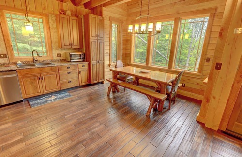 Ellicottville Chalet De Ski | Enjoy the breathtaking sites of Ellicottville, N.Y in this beautiful chalet on a perfect mountain escape.