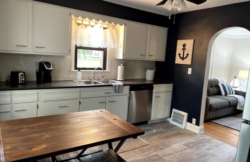 Conneaut Maison | Enjoy the breathtaking Lake Erie sunsets at our family-friendly property.