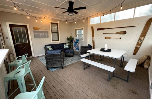 Conneaut Maison | Enjoy the breathtaking Lake Erie sunsets at our family-friendly property.
