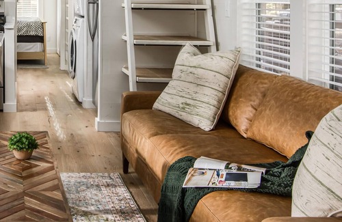Tracy City Maison | Enjoy the lake & mountain retreat at The Water & Woods Tiny Home