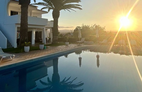 Aldeia das Acoteias Appartement | Profitez de la grande piscine et des environs verdoyants. Proche de la plage et au calme.
