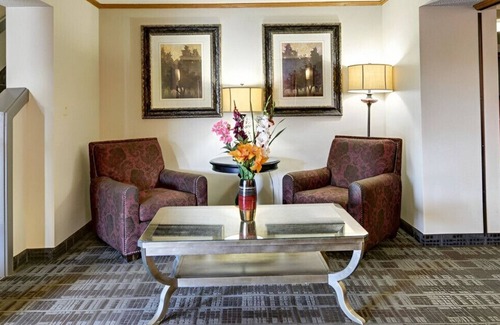 Fort Smith Maison | Enjoy the Modern & Elegant Designed King Room!