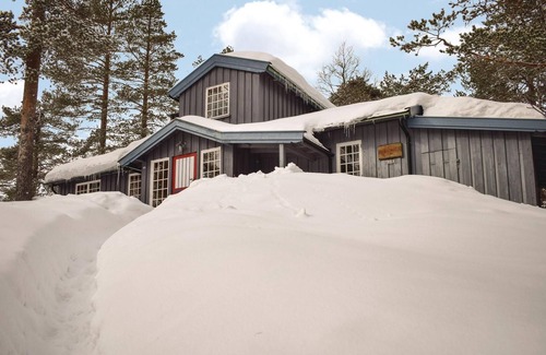 Kroderen Maison | Enjoy the real cabin feeling with a view of Krøderen and the mountains.