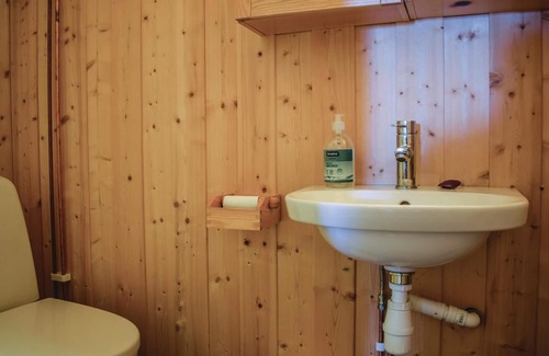Kroderen Maison | Enjoy the real cabin feeling with a view of Krøderen and the mountains.
