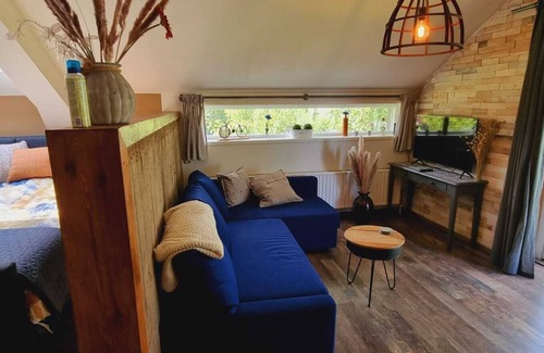 Bantega Lit Et Petit-Déjeuner | Enjoy the tranquility of the Frisian countryside at Sleeping at Bonanza