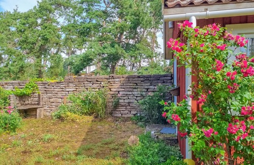 Morbylanga Maison | Enjoy the tranquillity and idyll during a lovely break in this holiday home with historical flair.