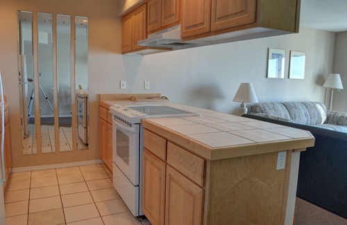 Lincoln City Copropriété | Enjoy this 2nd floor condo with amazing views of the coast in Lincoln City!